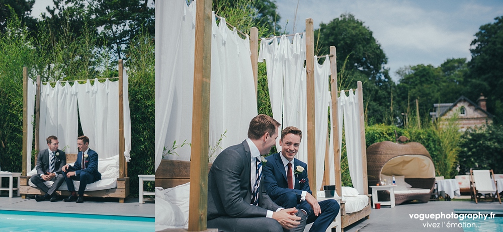 French wedding photographer same sex ; mariage gay homme au domaine saint clair le donjon à Etretat hotel luxe privatisé et à la mairie de Fécamp par Emmanuelle Auzou photographe mariage Normandie Dieppe Caen Deauville Rouen Paris France entière : mariage franco-anglais