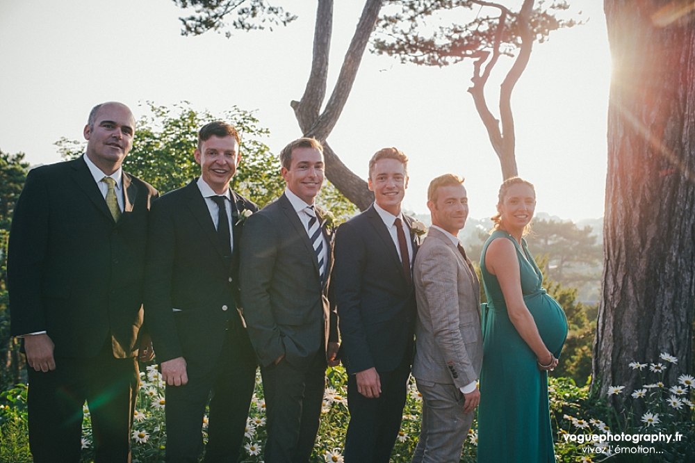 French wedding photographer same sex ; mariage gay homme au domaine saint clair le donjon à Etretat hotel luxe privatisé et à la mairie de Fécamp par Emmanuelle Auzou photographe mariage Normandie Dieppe Caen Deauville Rouen Paris France entière