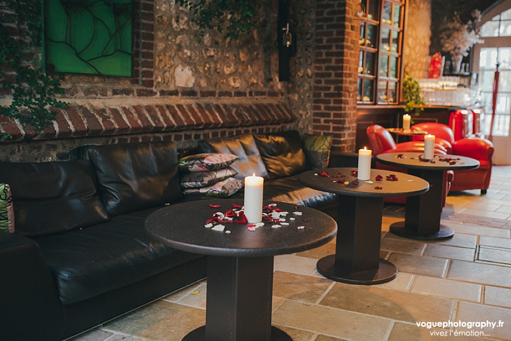 French wedding photographer same sex ; mariage gay homme au domaine saint clair le donjon à Etretat hotel luxe privatisé et à la mairie de Fécamp par Emmanuelle Auzou photographe mariage Normandie Dieppe Caen Deauville Rouen Paris France entière