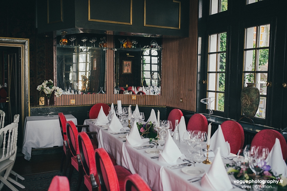 French wedding photographer same sex ; mariage gay homme au domaine saint clair le donjon à Etretat hotel luxe privatisé et à la mairie de Fécamp par Emmanuelle Auzou photographe mariage Normandie Dieppe Caen Deauville Rouen Paris France entière