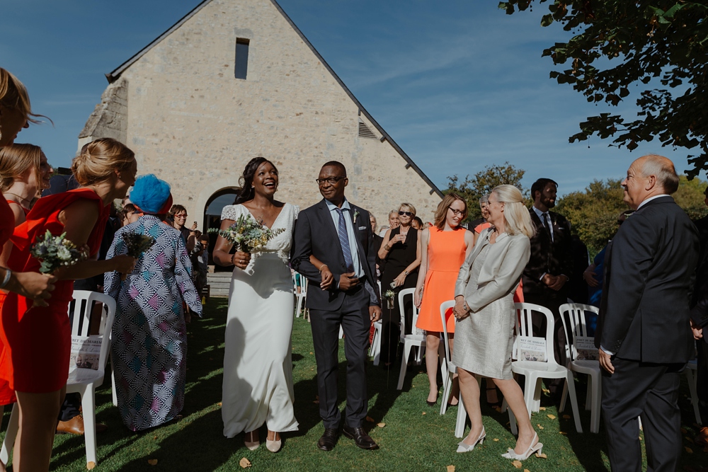 Mariage à la Grange Espins en Normandie près de Caen - Robe Laure de Sagazan - Photographe mariage Emmanuelle Auzou