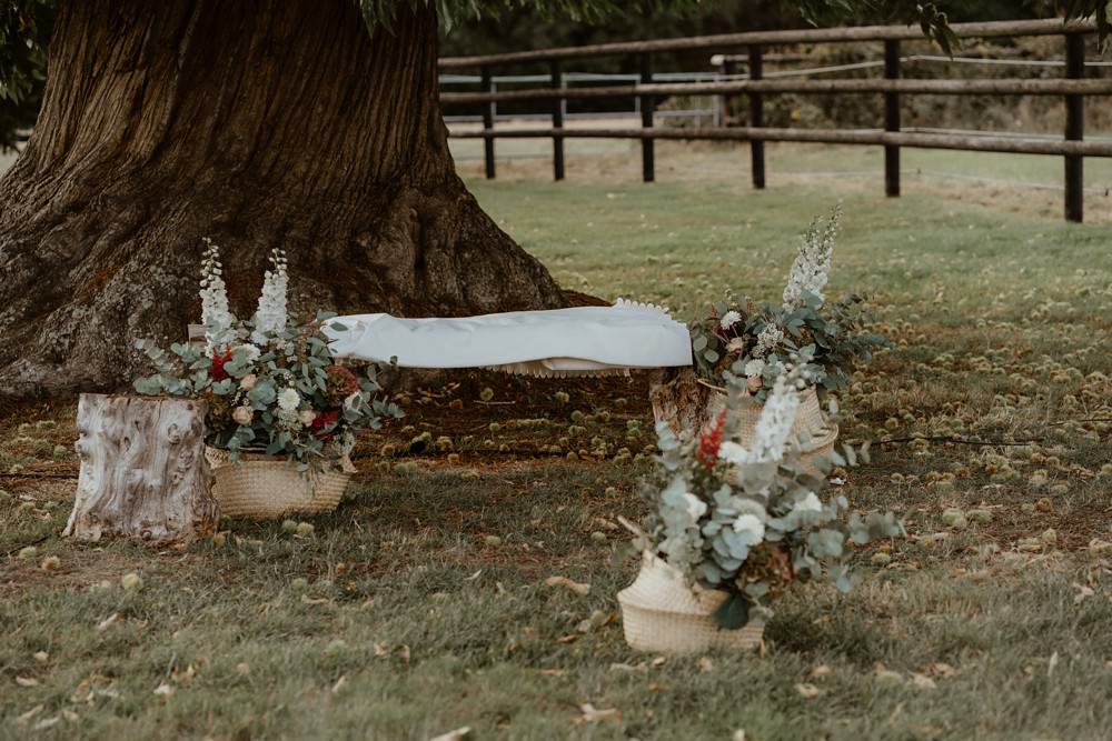 Un mariage laïque dans le Calvados - Mariage sous tente nomade et décoration vintage, fleuriste par l'Atelier de Florine